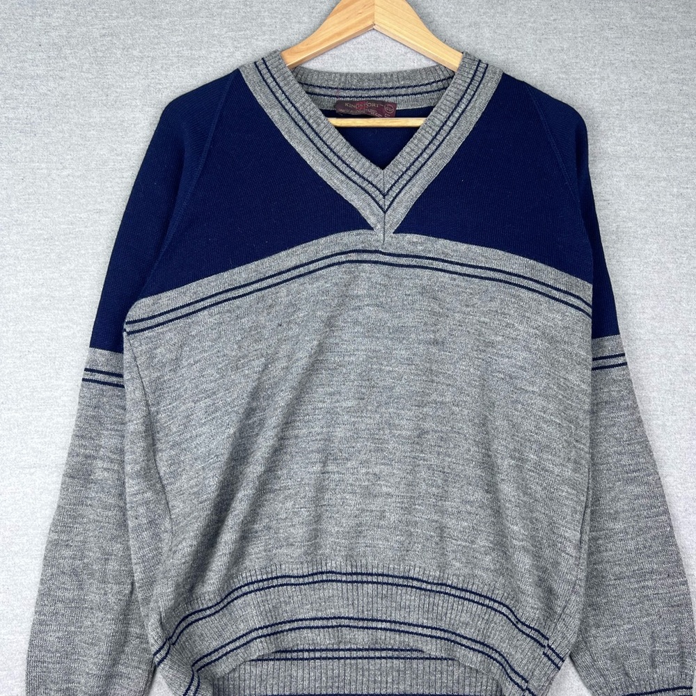 Kingsport Vintage V-Neck Sweater Mens Large Navy Gray Wool Blend Yugoslavia